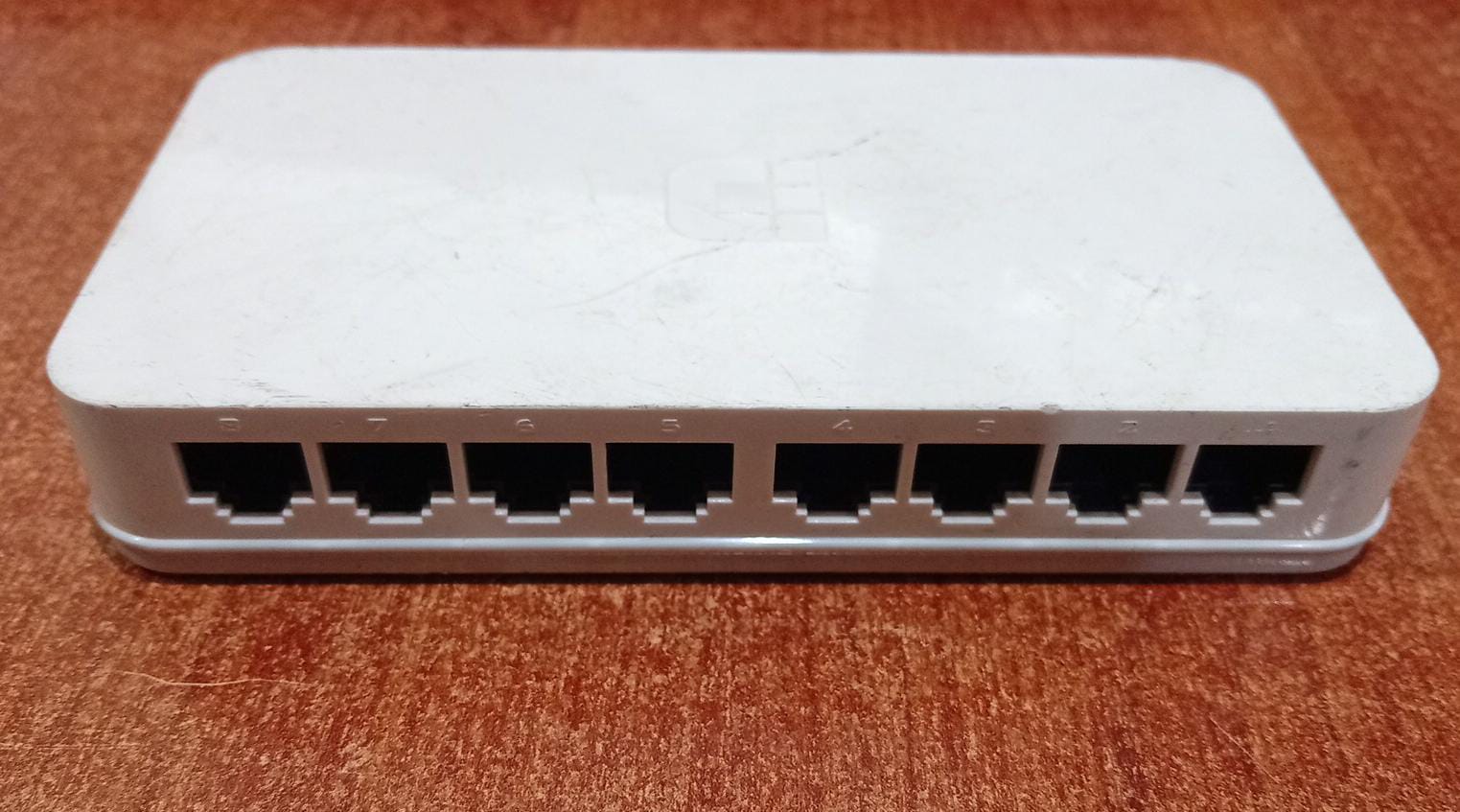 Switch 8 Puertos 10/100 Mbps D-Link DES-1008A (H/W Ver. E1) - Image 2