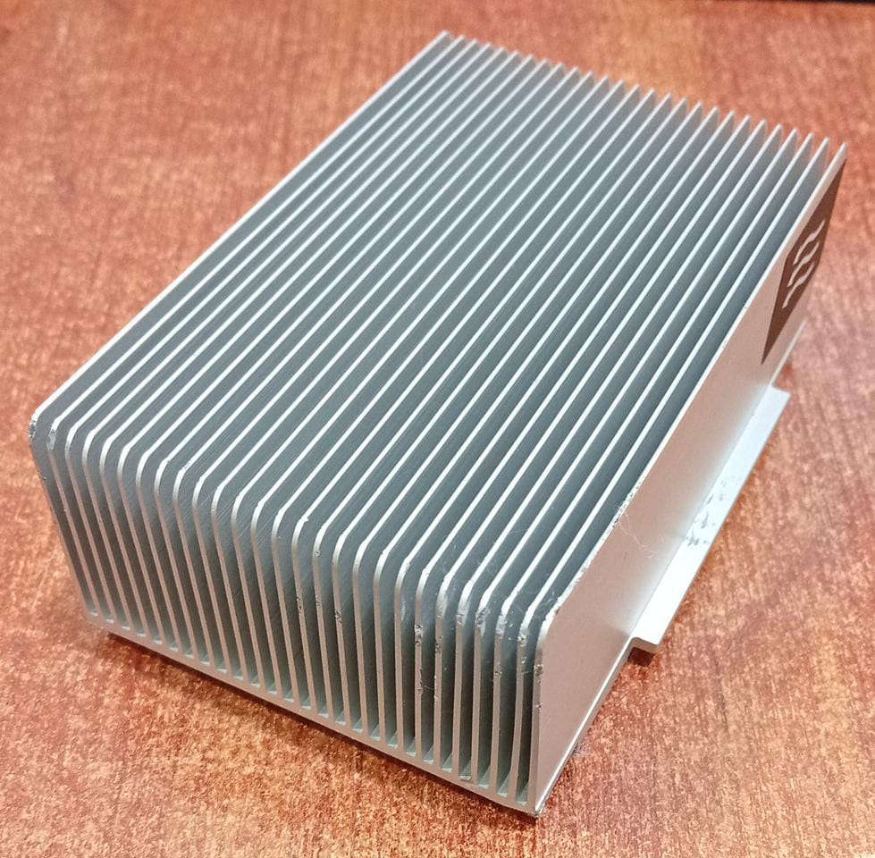 HP Heatsink 723353‑001 (H/S ASSY EXTRD AL STD) – Compatible con DL380 G8 / DL380p / DL560 G8