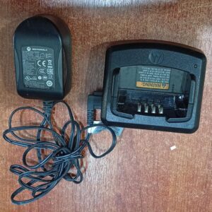 Cargador Rápido Motorola RLN6332A PMPN4005A para Radios CP110 RDX RDU RDV Seminuevo